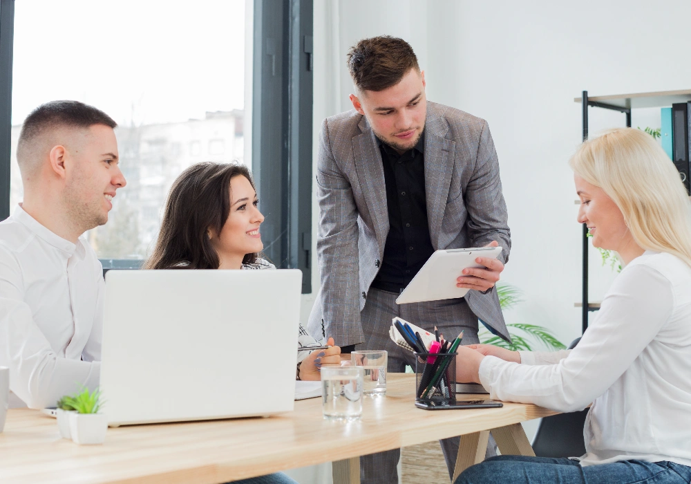 Scaling HR: How Mid-Sized Companies Streamline Payroll and Hiring